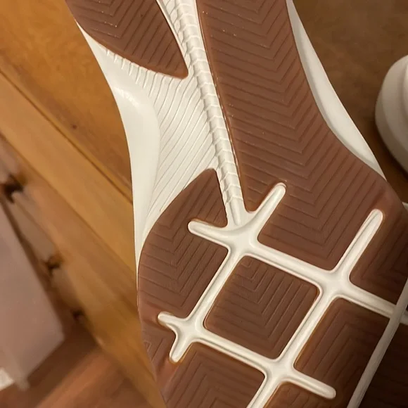 Ladies puma running shoes - Picture 2 of 5